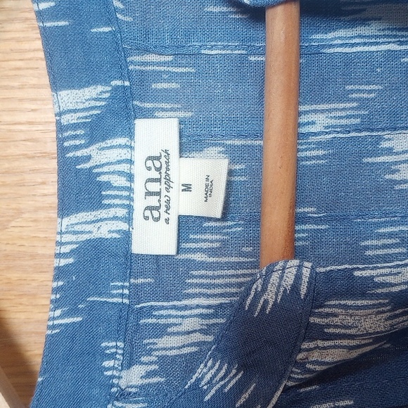 NWT Blue Patterned Blouse - Picture 5 of 10